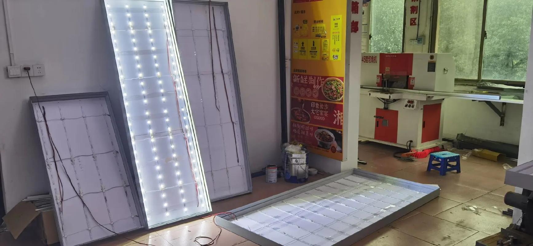 郴州專業(yè)燈箱廣告牌制作工廠，打造高品質軟膜燈箱與門頭招牌